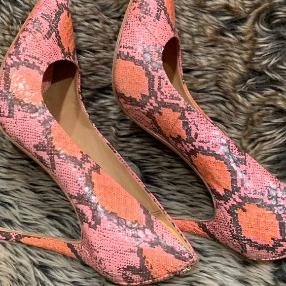 Coach Harlee two tone snake orange pink pumps Size 8